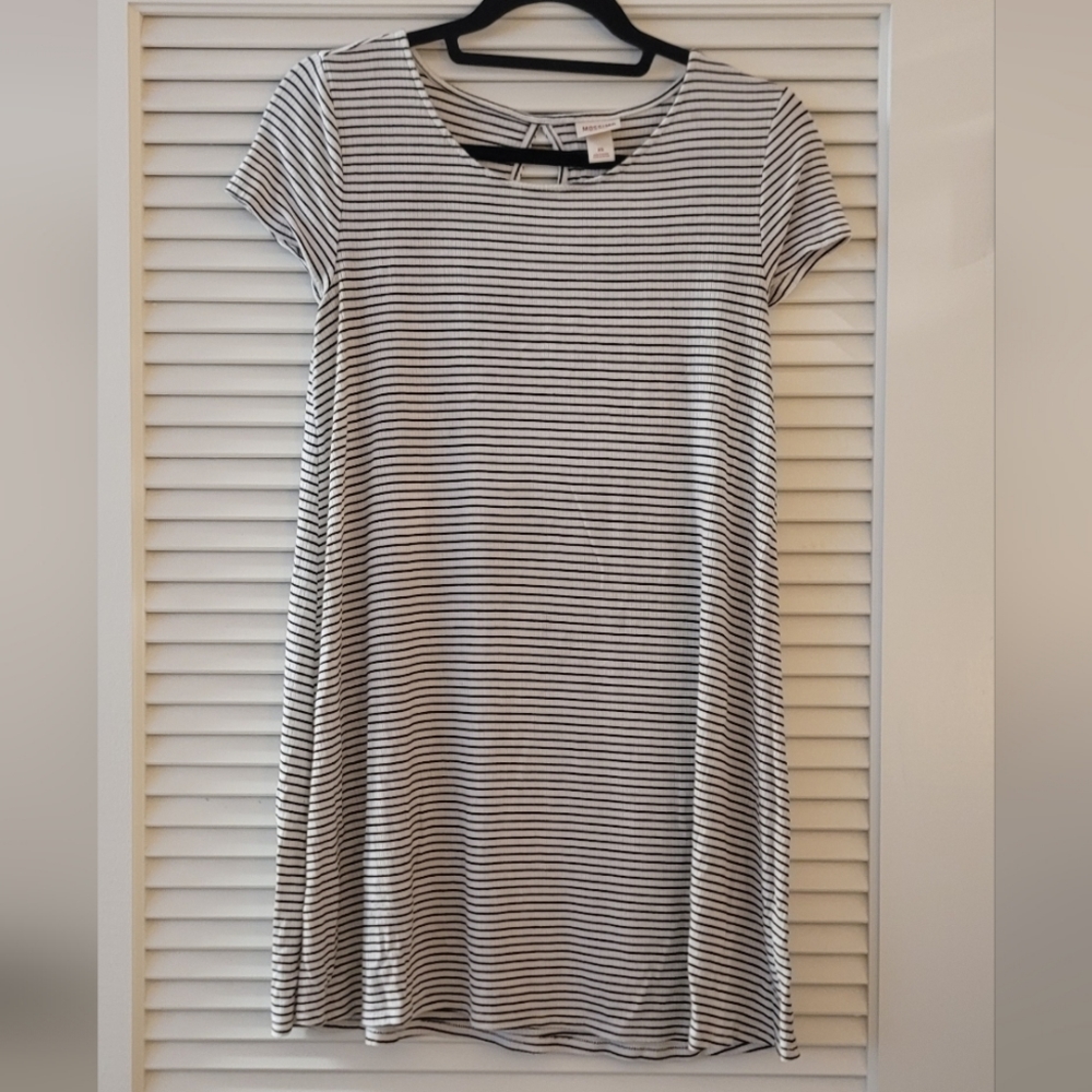 Mossimo- Black & White Stretchy Ribbed Short-Sleeve Dress With Keyhole Back